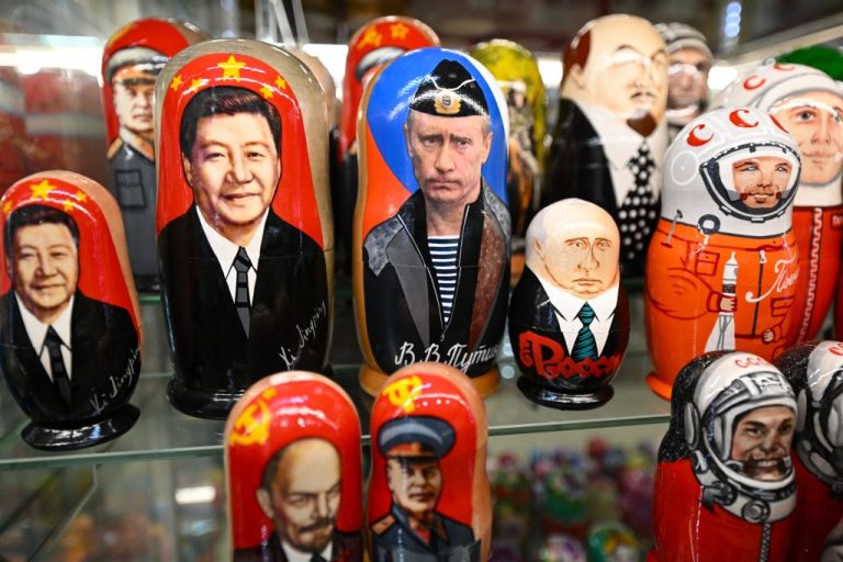 Rusia Ganti Selidiki Hakim dan Jaksa ICC, Xi Bertemu Putin, Bahas Proposal Damai