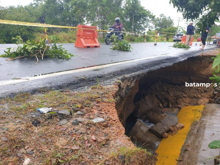Jalan Lintas Barat segera Diperbaiki