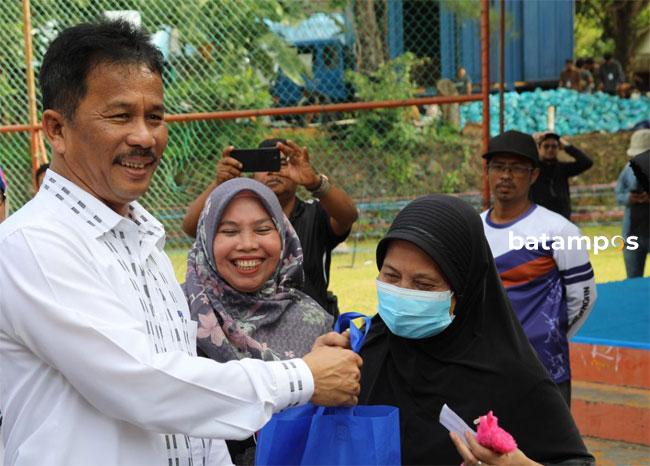 Kepala BP Batam Distribusikan 7.200 Paket Sembako 