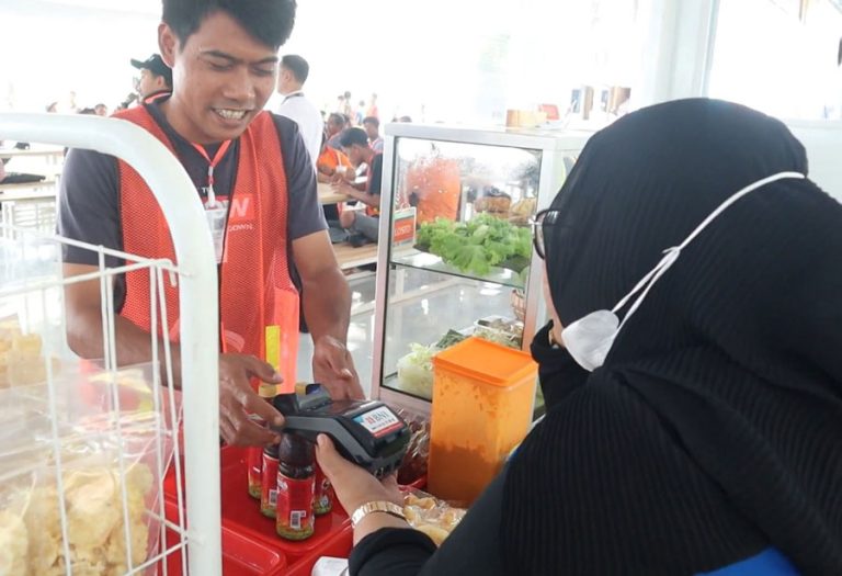 Pekerja Konstruksi di IKN Gunakan Kartu Multifungsi untuk Transaksi Keuangan