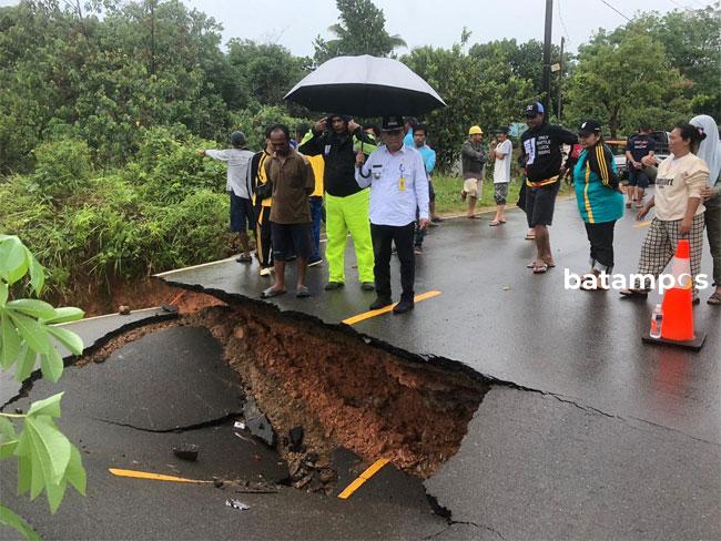 Jalan Trans Barelang Galang Putus, Mobil Disarankan Tidak Lewat