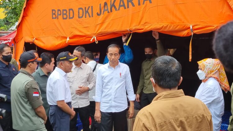 Usai Kebakaran TBBM, Jokowi Perintahkan Menteri BUMN Beri Solusi dalam 1–2 Hari