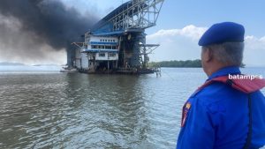 Kapal Keruk Bekas PT Timah Terbakar