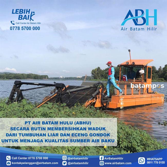 Jaga Ketersediaan Serta Kualitas Sumber Air Baku Dengan Rutin Membersihkan Tumbuhan Liar dan Eceng Gondok Dalam Waduk