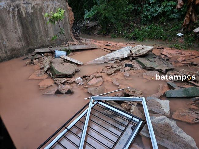 Puluhan Rumah di Purimas 2 Terancam Tertimbun Tanah Longsor