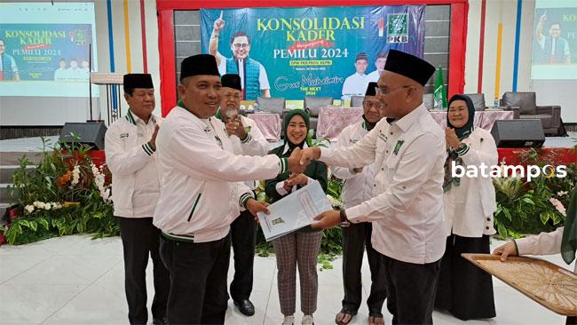 PKB Gelar Rapat Konsolidasi dan Pembekalan Bacaleg, Isdianto dan Huzrin Hood Resmi Bergabung