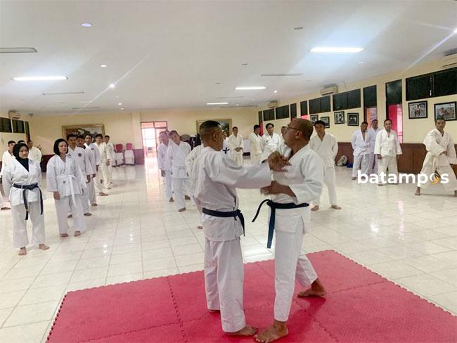 Wakapolsek Batuaji Pimpin Ujian Beladiri Usulan Kenaikan Pangkat Personel Polresta Barelang