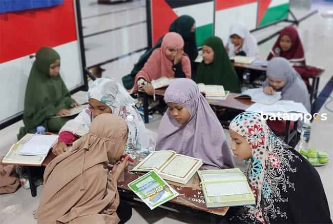 Mengintip Kegiatan Remaja Masjid Al Amin Perumahan Sumberindo Selama Ramadan