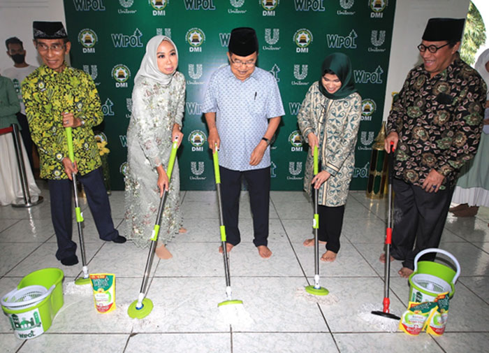 Unilever Indonesia Melalui Wipol, dan DMI Kembali Hadirkan Gerakan Masjid Bersih 2023