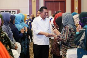 Gubkepri Serahkan Berbagai Bantuan dan Insentif untuk Masyarakat Tanjungpinang