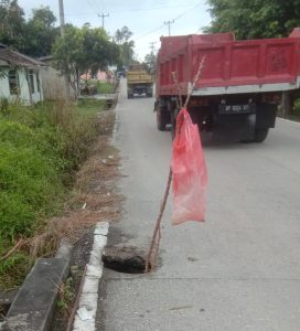 Waspadalah…, Ada Sejumlah Lobang di Jalan Sawang Menuju Selat Belia Kundur Barat 