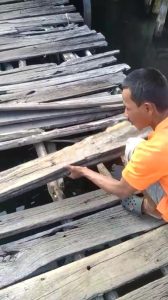 Kondisi Pelantar di Desa Kelong Keropos, Warga Ganti Sekeping-sekeping