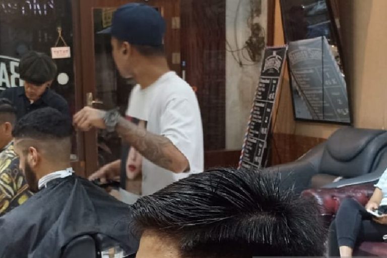 Jelang Lebaran, Omzet Barbershop di Medan Naik 100 Persen 