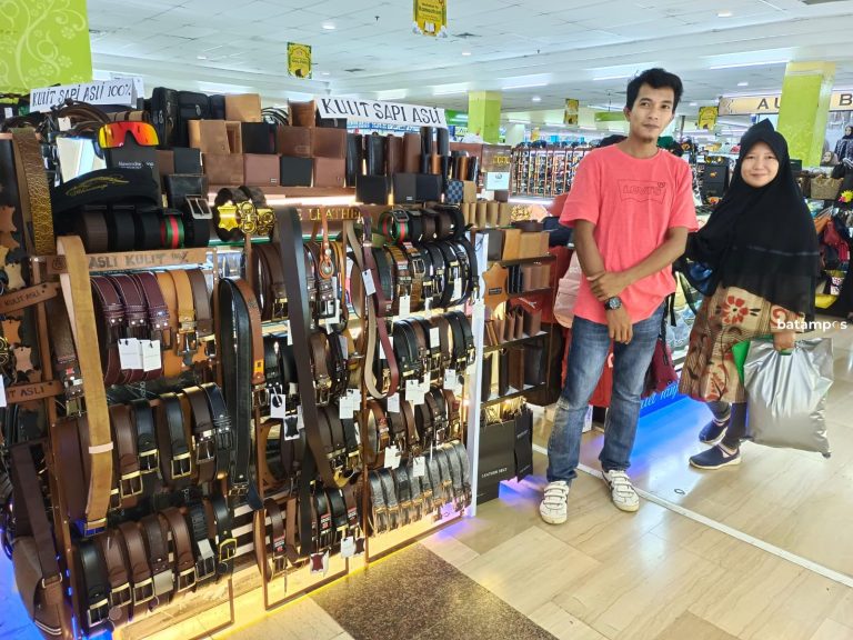 Leo Bardo, Pemilik Alexandre Seno Raja Kulit