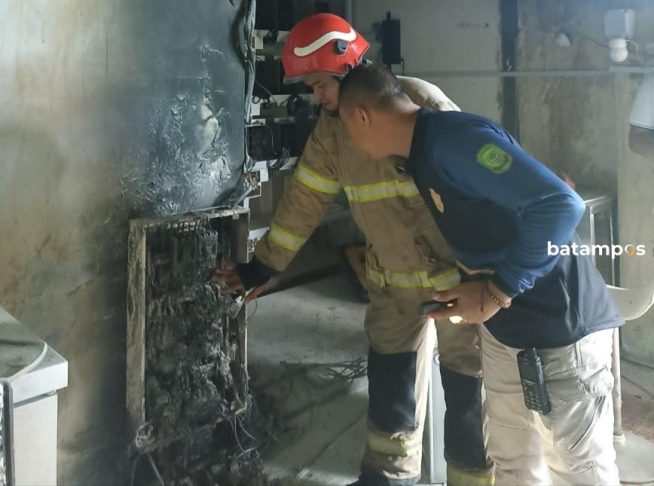Panel Listrik Bekas Cafe Airways Terbakar