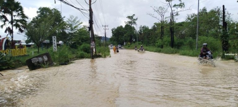 Hujan Deras, Jalan Marina Tergenang Banjir