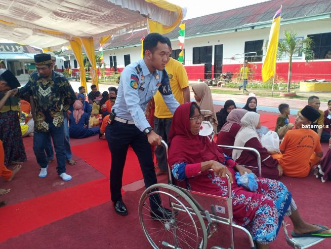 Silaturahmi Keluarga dengan WBP di Rutan Karimun, Ada Opor Ayam, Hingga Kue Kering