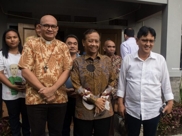Ke Batam Bahas Penyelundupan PMI, Menteri Mahfud Klaim Pegang Daftar Jaringannya