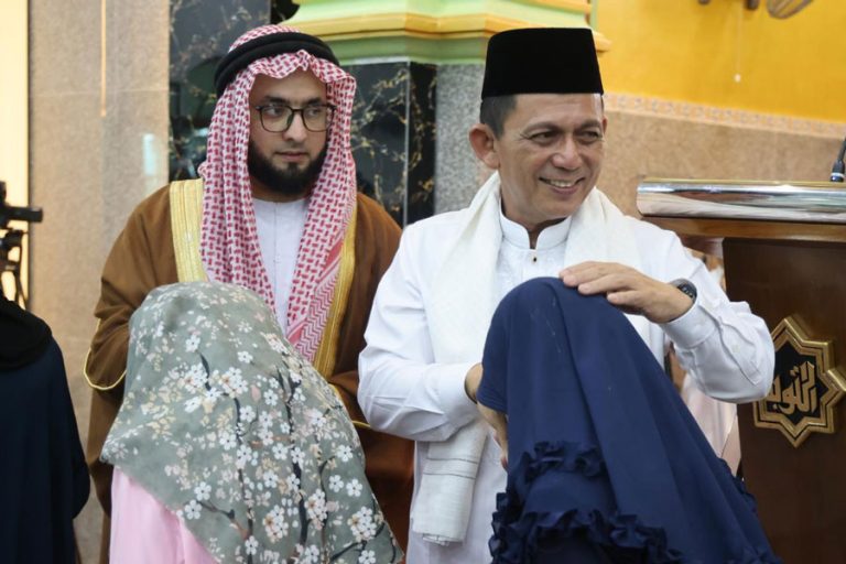 Isi Khotbah Gubernur Kepri, Ansar Ahmad saat Salat Ied di Batu Aji, Batam
