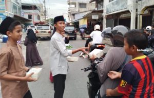 Takjil On The Road Sukses Digelar, Siswa SMPN 12 Bintan Bagikan 500 Takjil Berbuka Puasa