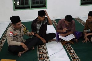 Kelompok Remaja yang Lakukan Aksi Perang Sarung Diberi Sanksi Tadarus, Dengarkan Tausiah dan Salat Tarawih