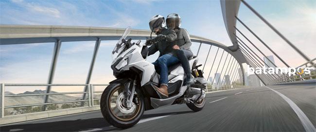 Ini Alasan Kenapa Orang yang Dibonceng Tidak Boleh Duduk Menghadap Samping