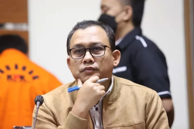 Jam 10 Pagi Ini, KPK Boyong Bupati Meranti ke Jakarta