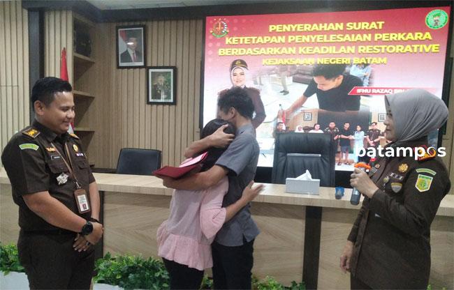 Kejari Batam Bebaskan Tersangka Penganiayaan Istri