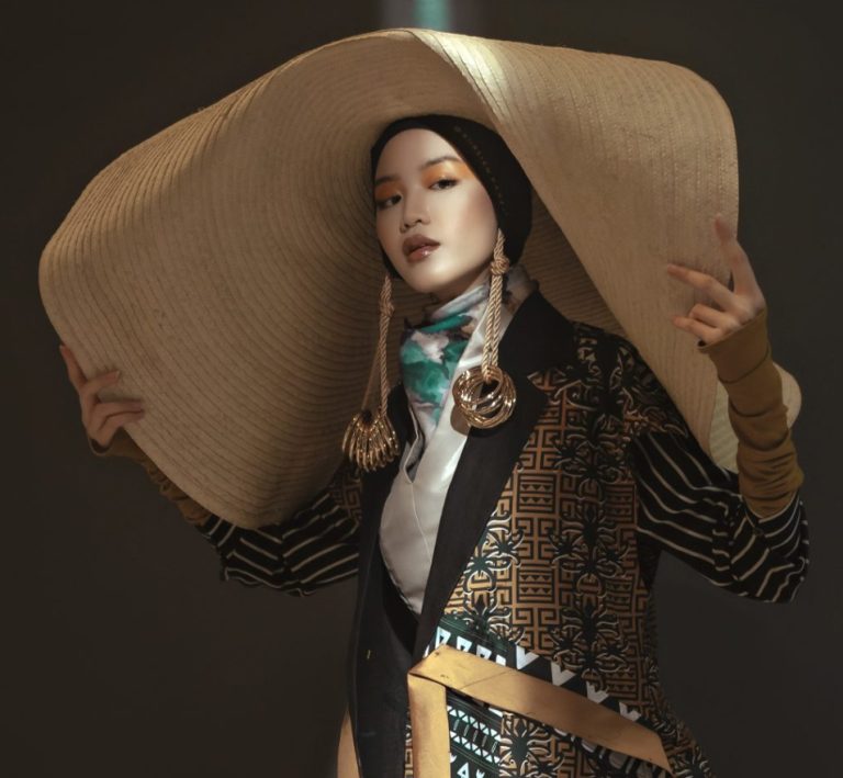 Tren Busana Lebaran Tahun Ini, Motifnya Campuran Floral, Geometris & Logo Monogram