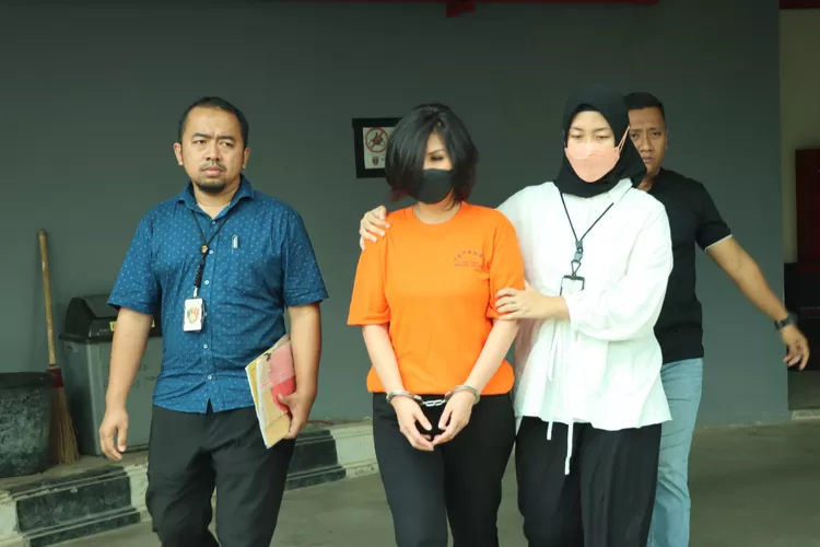 Selama Jadi DPO, Natalia Rusli Rawat Ibunya Sampai Meninggal