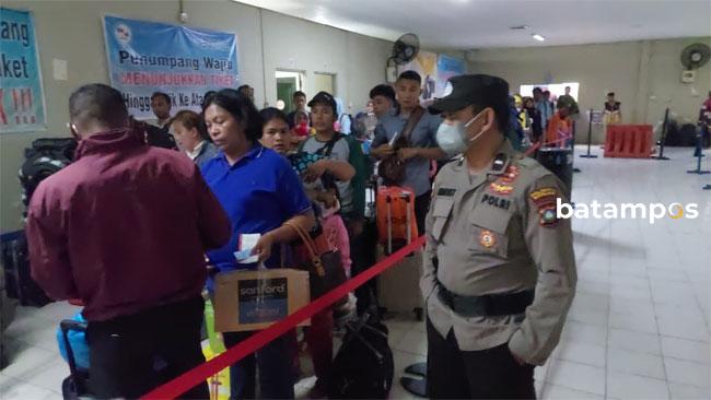 1.065 Warga Tinggalkan Batam Naik KM Kelud