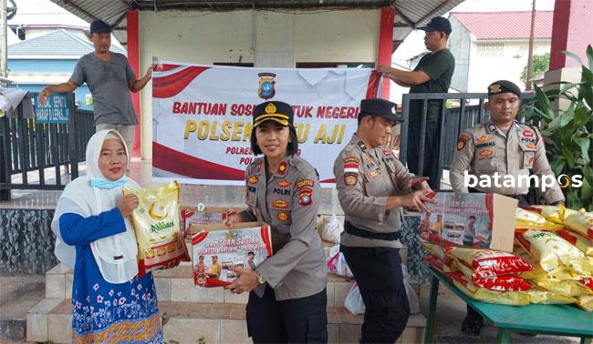 Polsek Batuaji Salurkan Bantuan Sembako Kepada Masyarakat