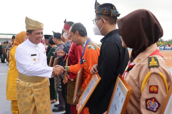 Gubkepri Pimpin Upacara Hari Pendidikan Nasional Tahun 2023 Tingkat Provinsi Kepri