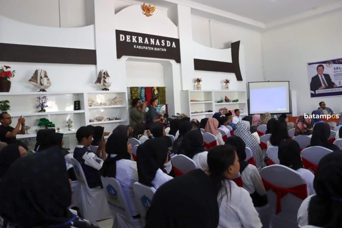 Dilatih Membatik, Peserta Didorong Manfaatkan Kekayaan Alam jadi Motif Batik Ciri Khas Bintan