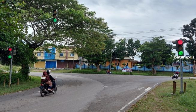 Pengendara Bingung Dua Lampu Traffic Light dari arah Lobam ke Simpang Rumah Sakit Nyala Bersamaan
