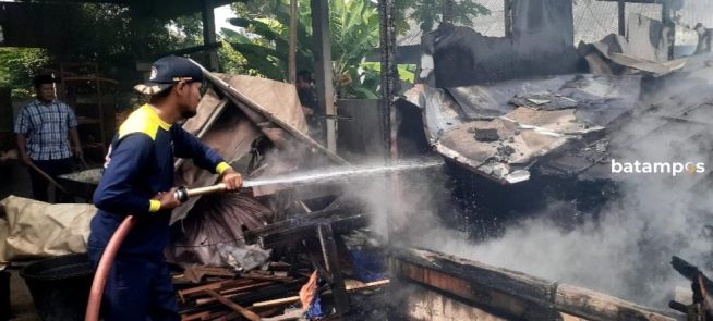 Bangunan Pengrajin Mebel Habis Terbakar