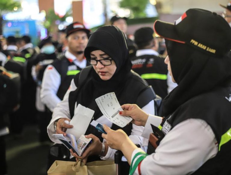 Petugas Daker Makkah Tiba, Sambut Kedatangan Jamaah dari Madinah