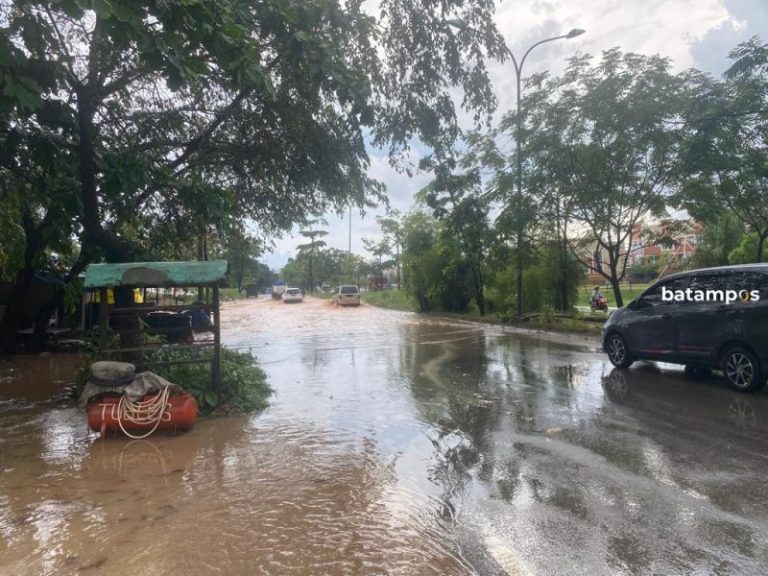 Masih Terendam Banjir, Warga Berharap Ada Tindakan Bagi Pengembang Perumahan