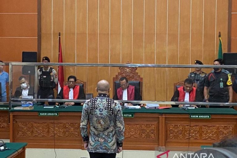 Teddy Minahasa Divonis Penjara Seumur Hidup