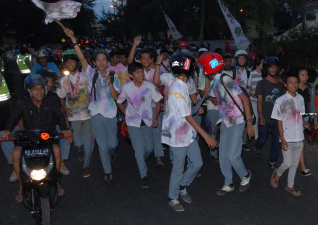 Konvoi dan Coret Seragam Masih Warnai Kelulusan Siswa/Siswi SMA Sederajat