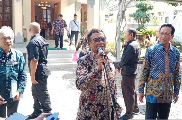 Mahfud MD Soroti Maraknya Fenomena Industri Hukum di Daerah