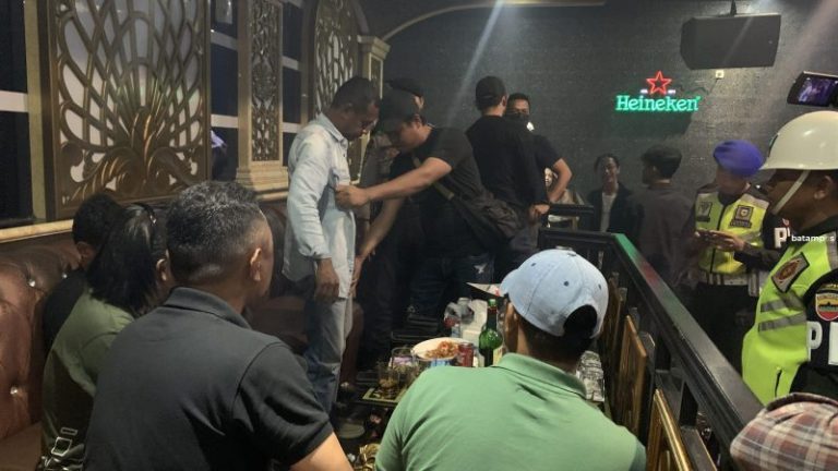 Belasan THM di Batam Dirazia, Ditemukan Obat Berbentuk Pil