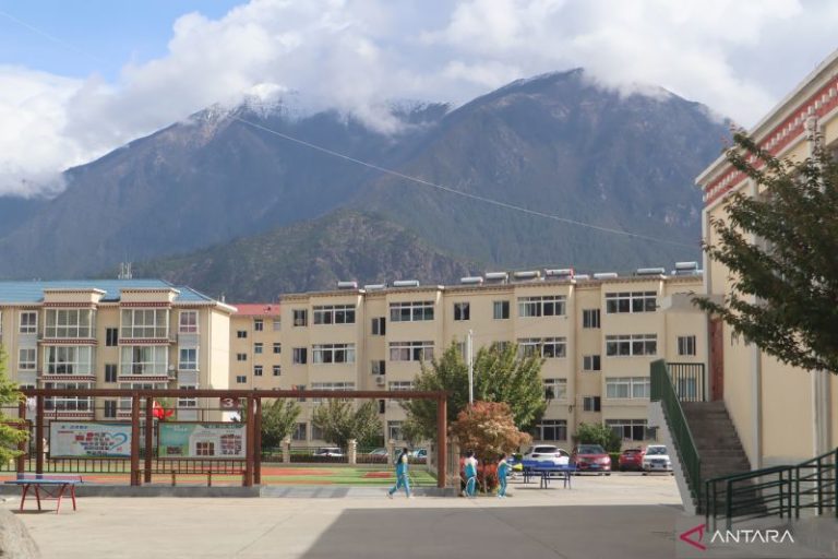 Xi Jinping Bangga Atasi Pengentasan Kemiskinan di Tibet