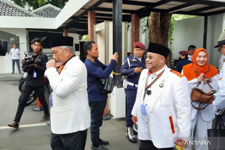 PKS Tiba di KPU dengan Karnaval Budaya Daftarkan Bakal Calon DPR
