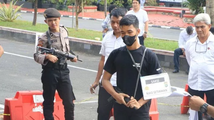 AKBP Achiruddin Perintahkan Senpi M16 Ditenteng Saat Penganiayaan Ken Admiral