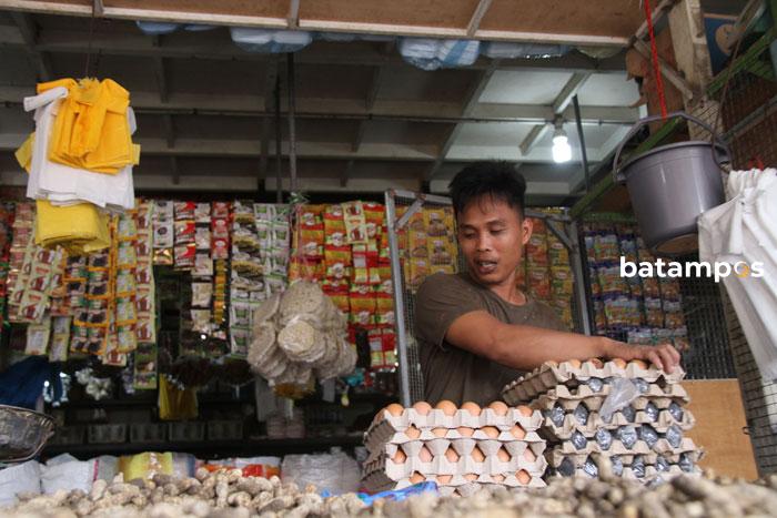 Harga Telur Ayam Masih Tinggi di Batuaji dan Sagulung