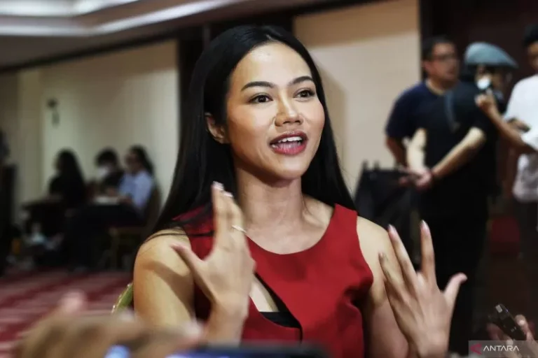 Yura Yunita Akan Bawakan Lagu Spesial ”Harus Bahagia” di Konser Yovie Widianto: Billion Songs Confest