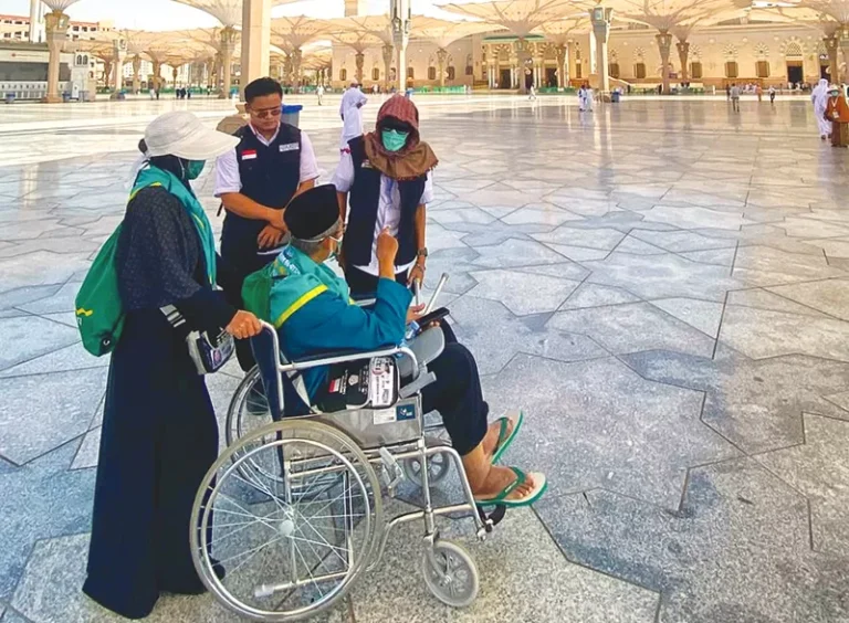 Pemerintah Perlu Buka Kuota Haji Pendamping Lansia