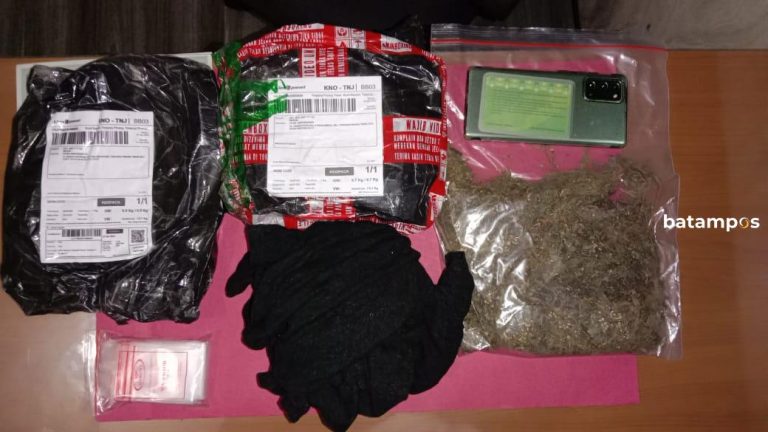 Beli Ganja Lewat Medsos, 2 Orang Ditangkap Polisi