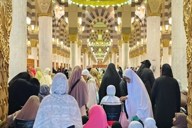 Hujan Deras Tak Halangi Jamaah Calon Haji Laksanakan Arbain di Masjid Nabawi
